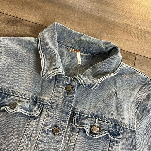 Free People Light Wash Distressed Denim Jacket Women XS - Picture 2 of 6